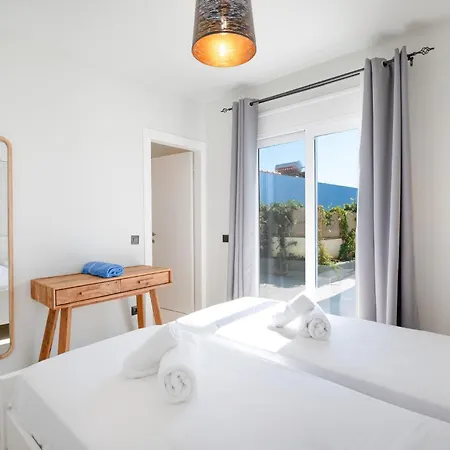 Katerina Mentoros Villa Karavádhos