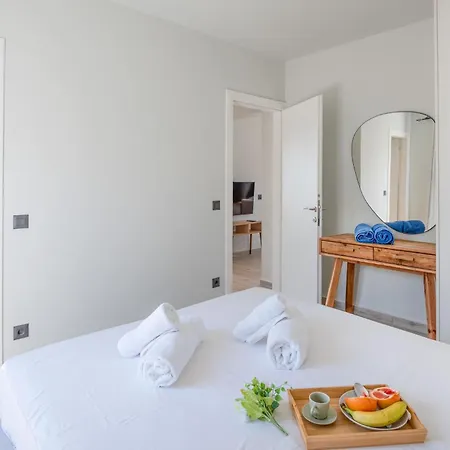 Katerina Mentoros * Karavádhos